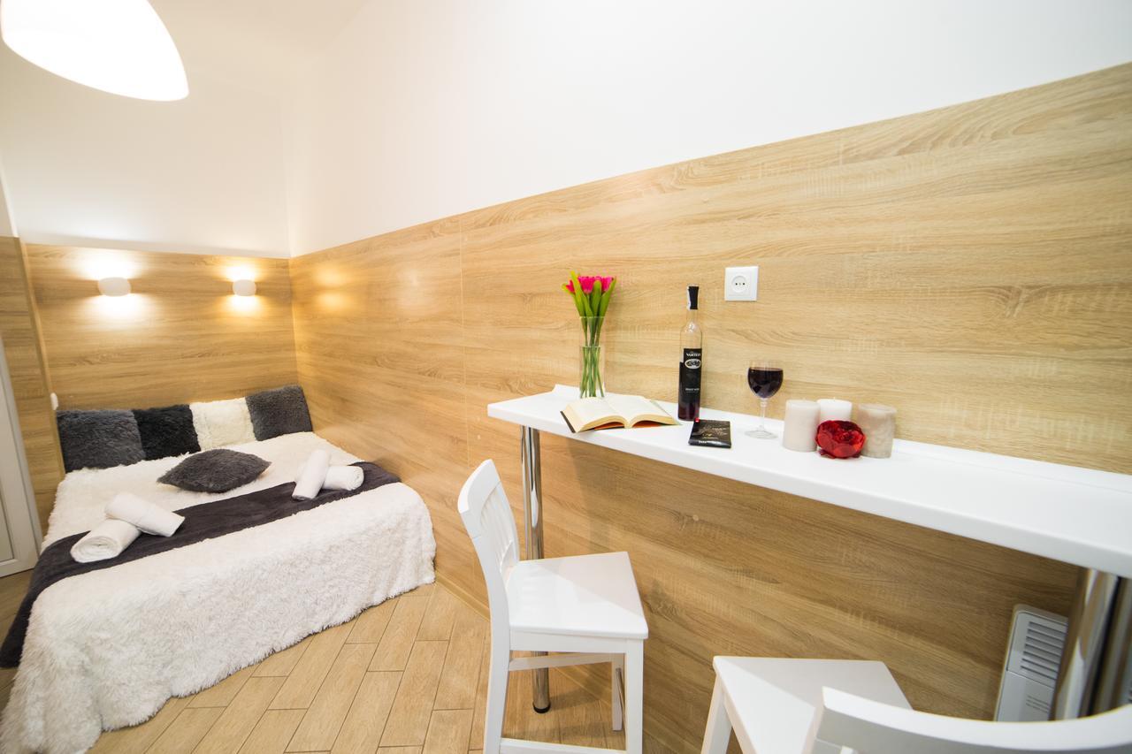 Mini Economy Apartments- Filatova 10 Lviv Extérieur photo